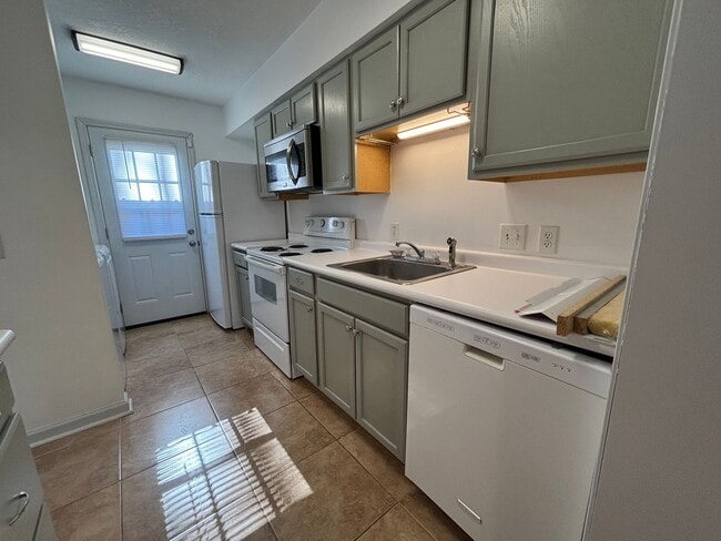 Photo - FOR RENT