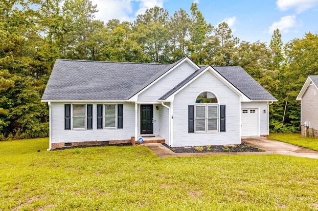 3 Bed, 2 Bath Home with a Backporch Perfect for Watching Sunsets