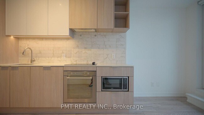 Photo - 2020-2020 Bathurst St