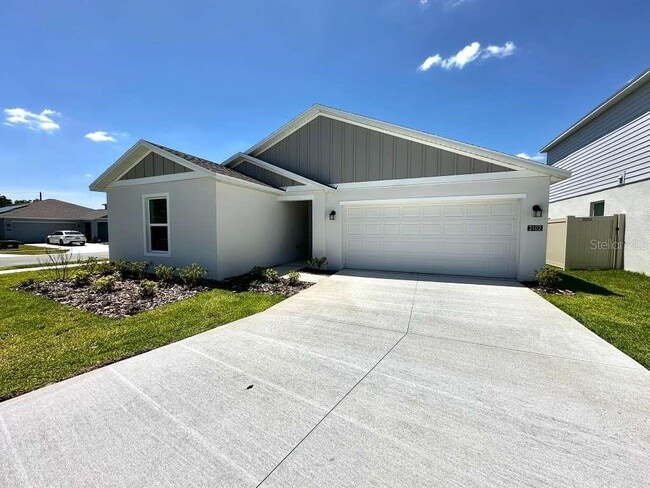 Building Photo - 2102 Chris Dr