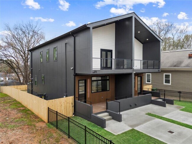 Photo - 582 Hope St SW