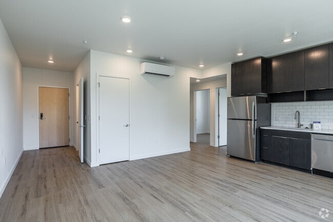 2BR, 1.5BA - 805SF