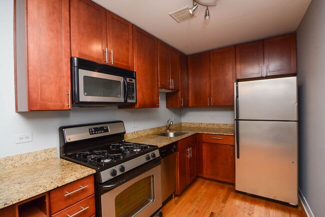 675 W Wrightwood Ave Unit 803