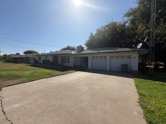 3390 Elmer Ave