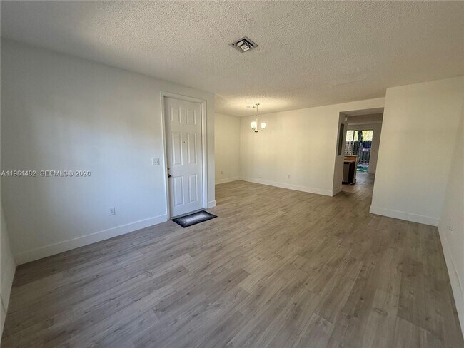 Photo - 4282 NE 9th St