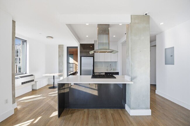 Photo - 225 E 138th St Unidad PH1