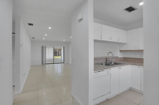 Photo - 315 NW 36th Ave