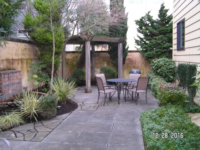 Photo - Paradise Apartments