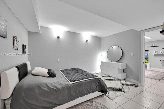 Photo - 6039 Collins Ave Unit 621