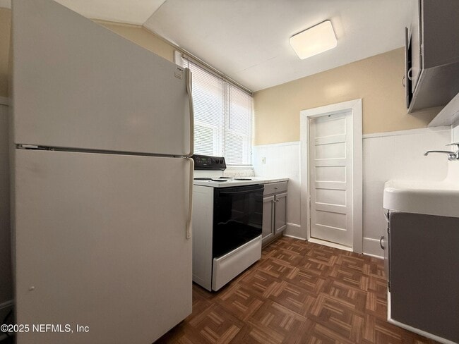 Photo - 2245 Myra St Unit 5