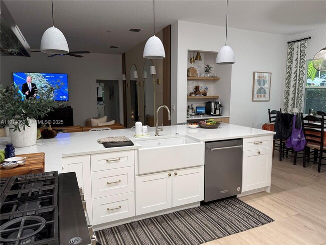 Photo - 159 Oakwood Ln