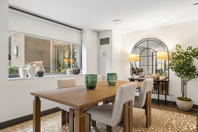 1BR, 1BA - 895SF - Dining Room