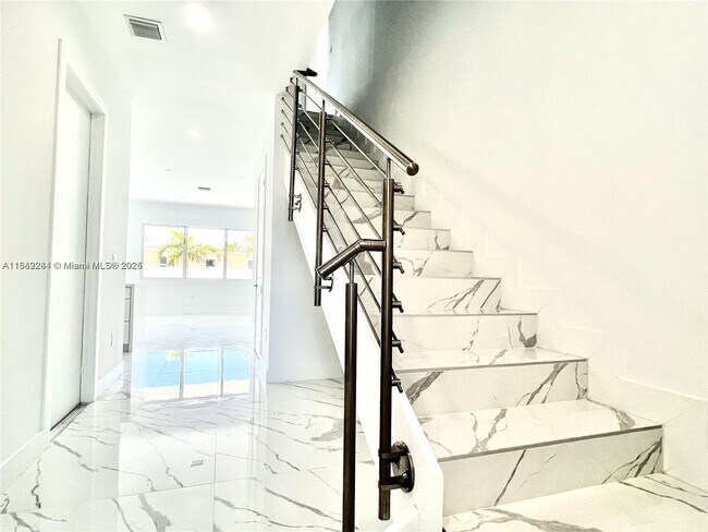 Photo - 1602 Hayes St