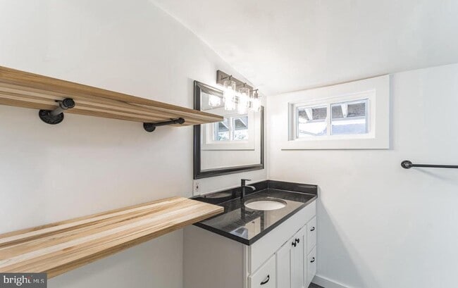 Photo - 321 W Gay St