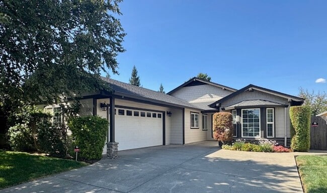 Building Photo - Beautiful 5 bedroom home ready for move in!