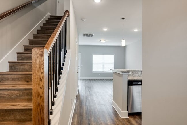 Building Photo - 303 E Frg Ct