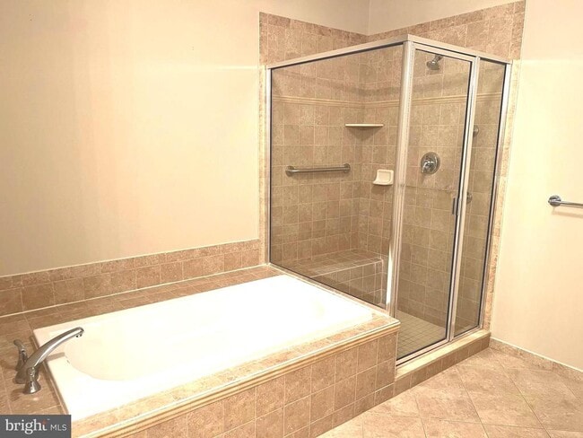 Photo - 527 Carson Terrace