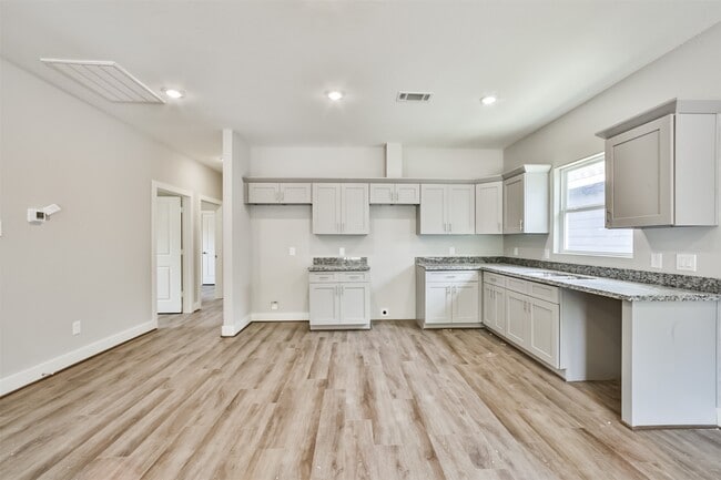 Photo - 440 Ave B