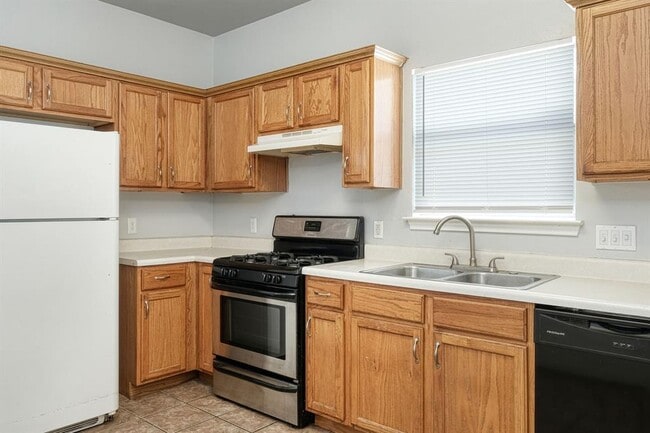 Photo - 2802 Southampton Way