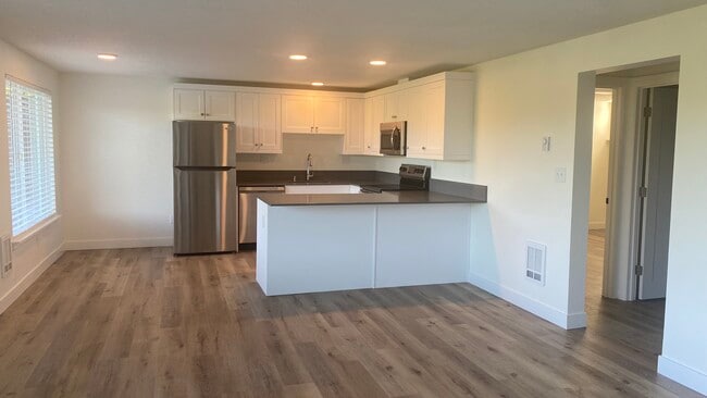 Photo - 7800 Stinson Ave