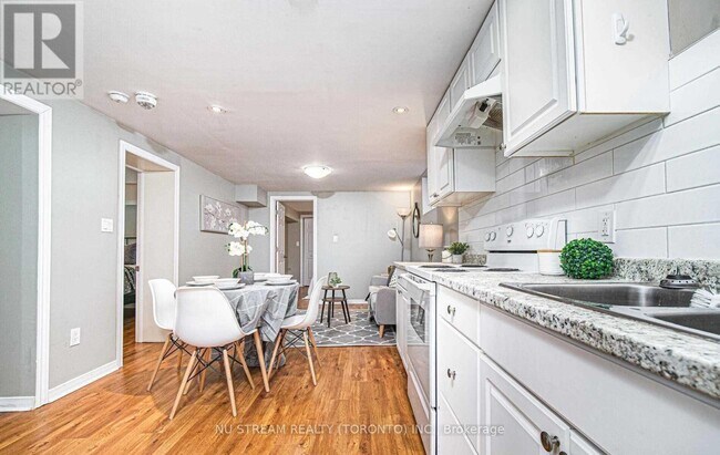 Photo - 901 Lilac Terrace