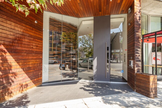 Entrance - 450 Hayes St