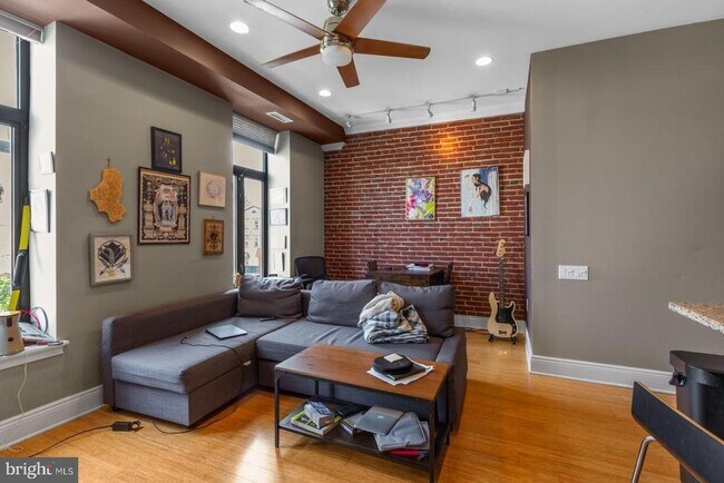 Photo - 530 W Girard Ave Unit 2