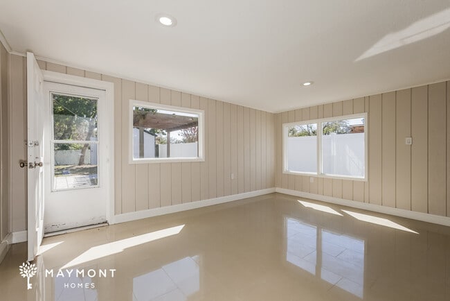 Photo - 1328 Divot Ln