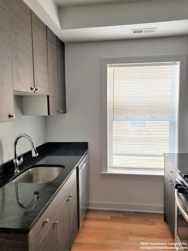 Photo - 1646 W Pratt Blvd Unit 2I