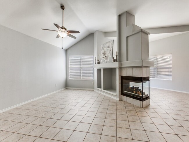 Photo - 1305 Greenbriar Ln