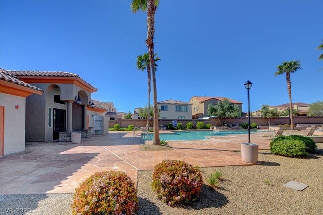 Building Photo - 7701 W Robindale Rd Unit 234