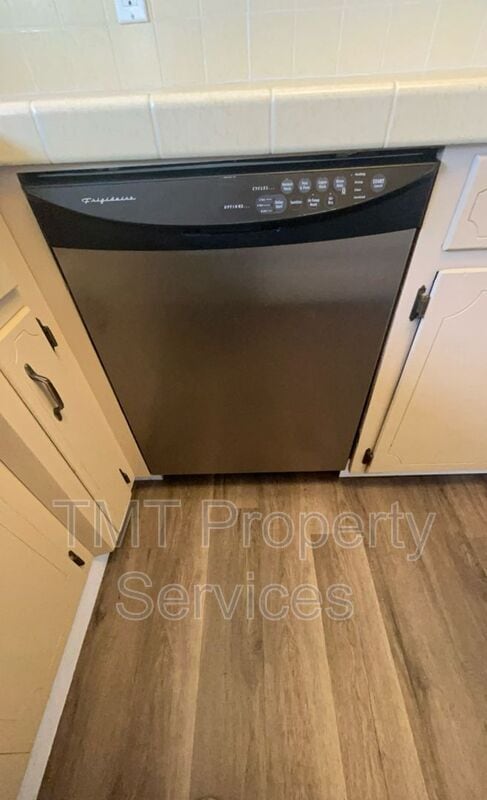 Photo - 2170 Seaview Ave