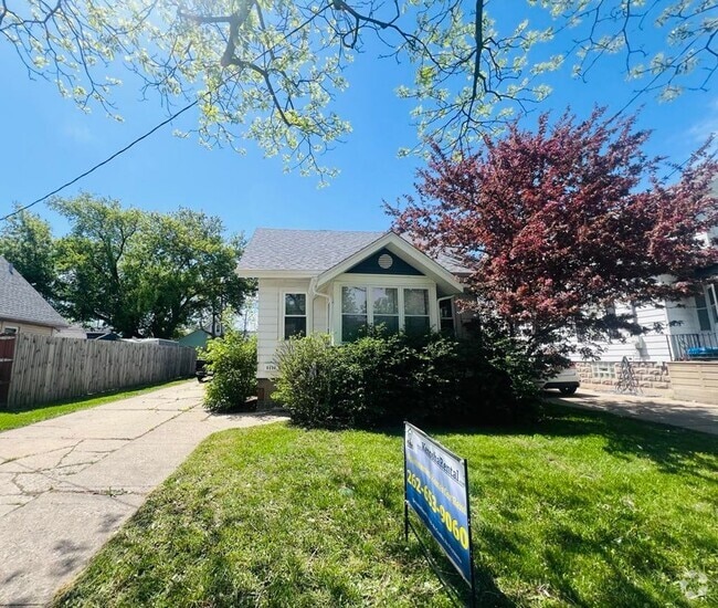 Building Photo - Elegant 3 bedroom, 2 Bath Single Family Home!