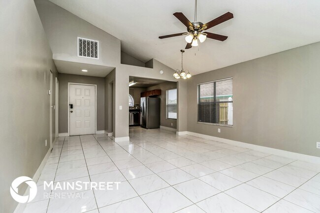 609 Conure St