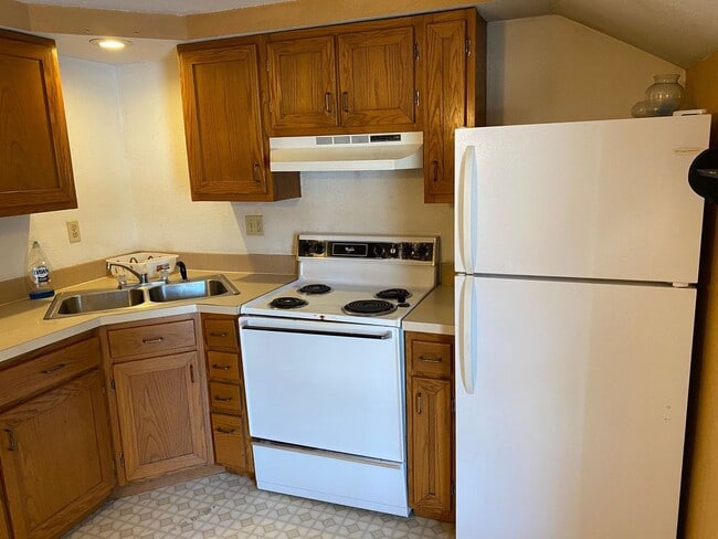 Building Photo - 524 S 3rd Ave Unit Upper