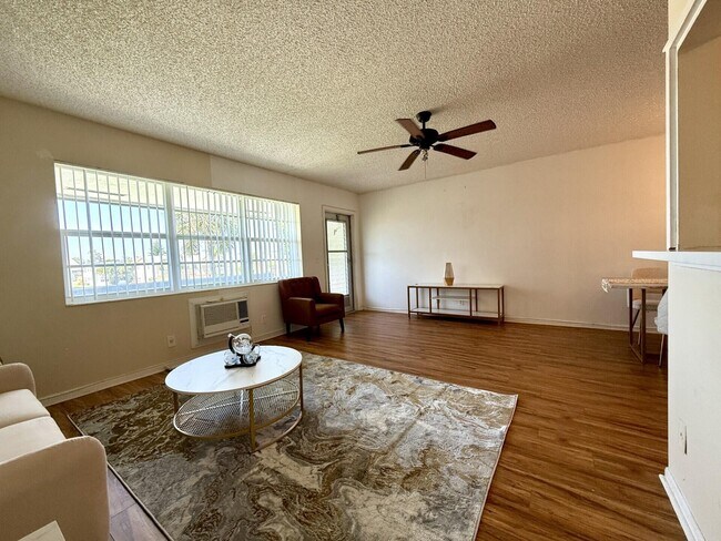 Photo - 158 Easthampton G