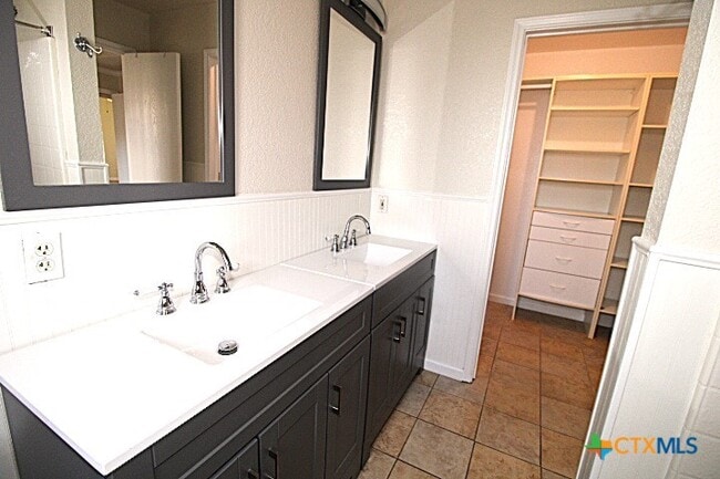Photo - 3303 Solomon Dr