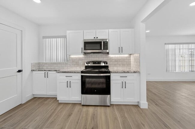 Building Photo - 326 191st St