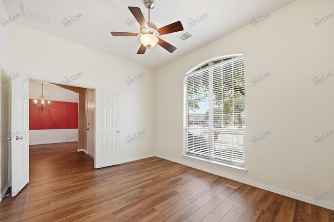 Photo - 1021 Ellis Way