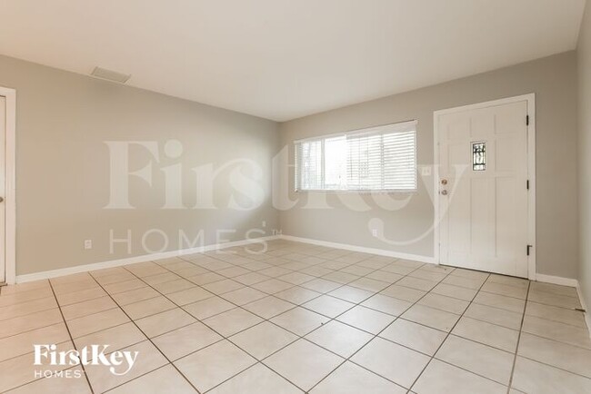 Photo - 5860 Cedar St NE