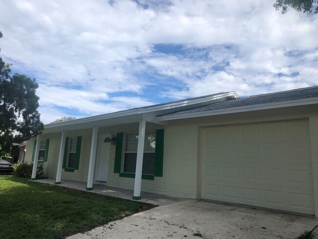 Building Photo - 1203 Oakwood Ln Rental