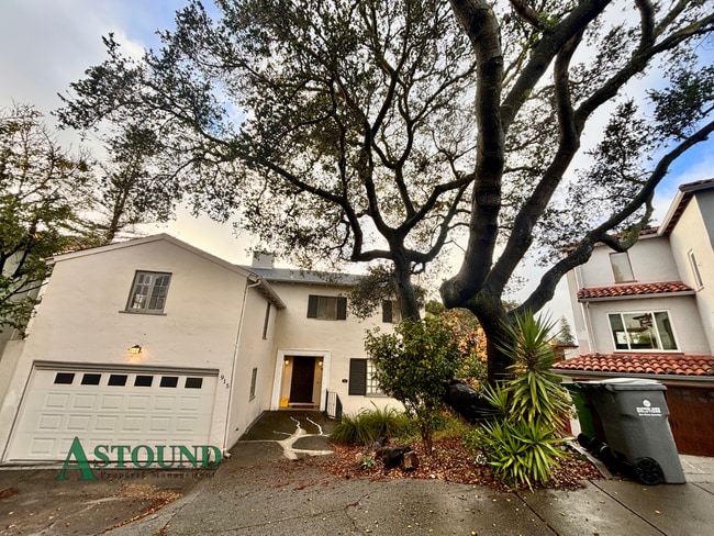 Building Photo - 915 Glendome Cir