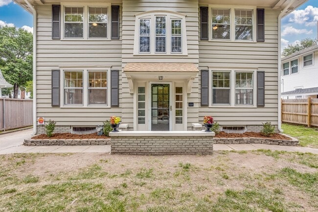 Building Photo - BEAUTIFUL Colonial in College Hill Home Available!