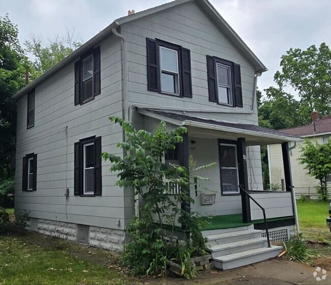 Building Photo - Charming 3-Bedroom Property in Prime Location Rental