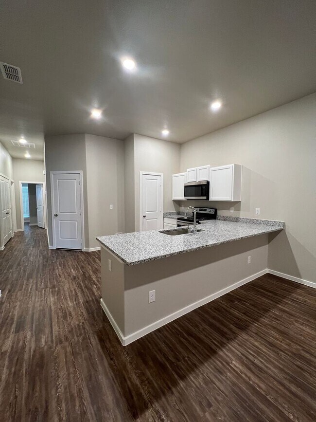 Photo - 2115 N Avenue J Apartment Unit 2115 N Ave J  B