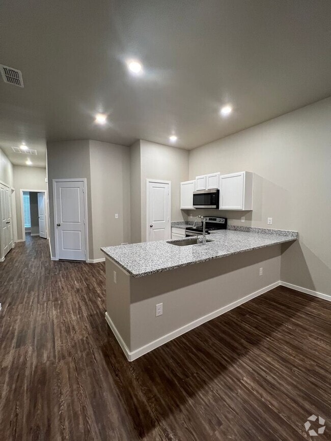 Building Photo - 2115 N Avenue J Unit 2115 N Ave J B Rental