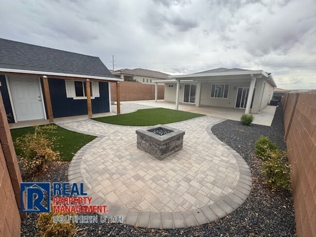 Photo - Home with great yard in Hurricane