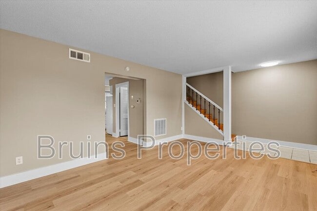 Photo - 1825 Johnson St