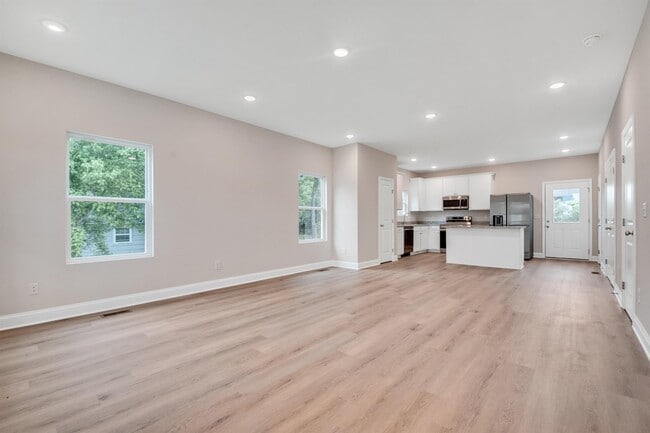 Photo - 2466 E 21st St