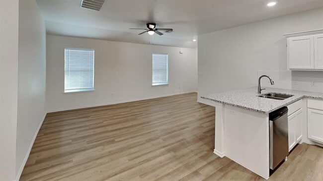 Photo - 11401 University